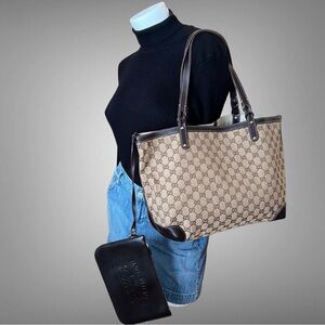 A44- 💯 % authentic Gucci shoulder bag